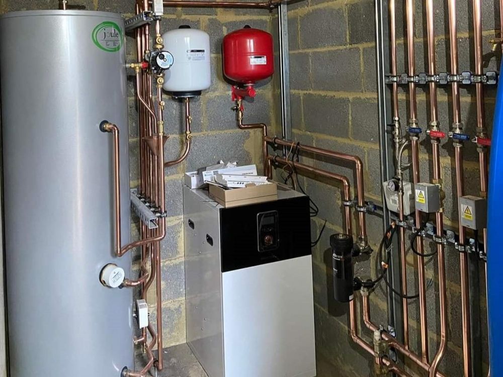 Boiler upgrade with cylinder and manifold, Swindon SN12